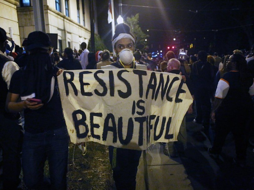 Quatrième nuit de manifestations à Charlotte