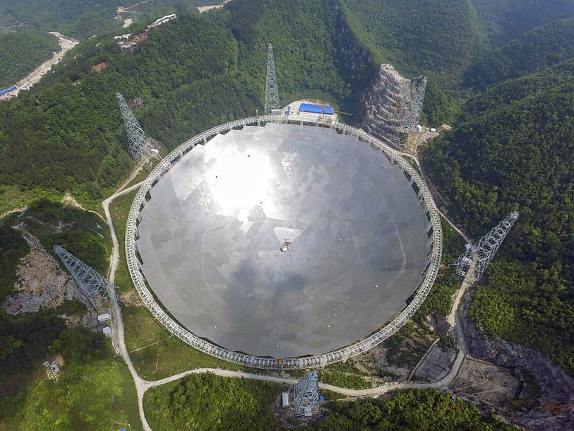 Le plus grand radiotélescope du monde entre en service en Chine