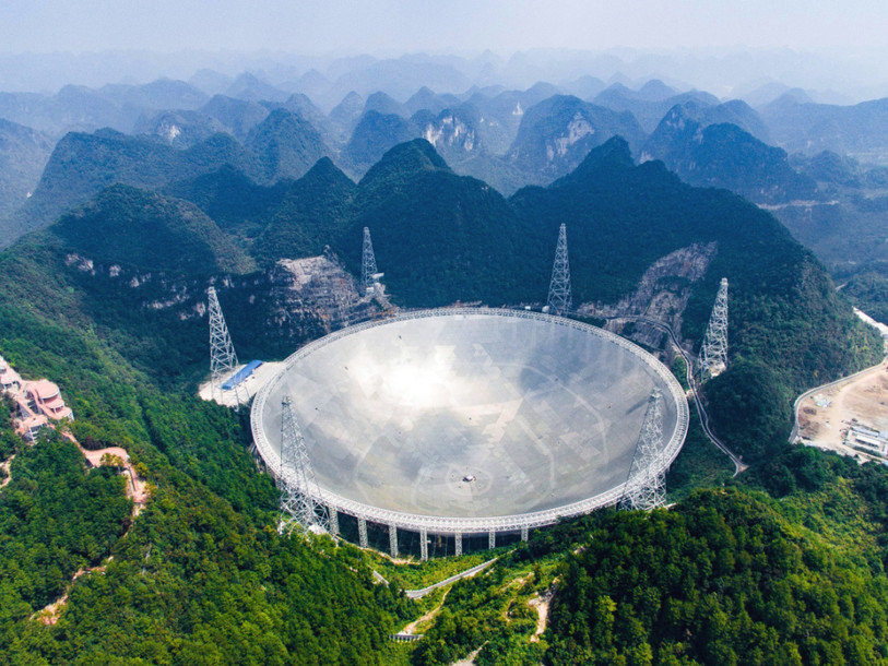 Le plus grand radiotélescope du monde entre en service en Chine