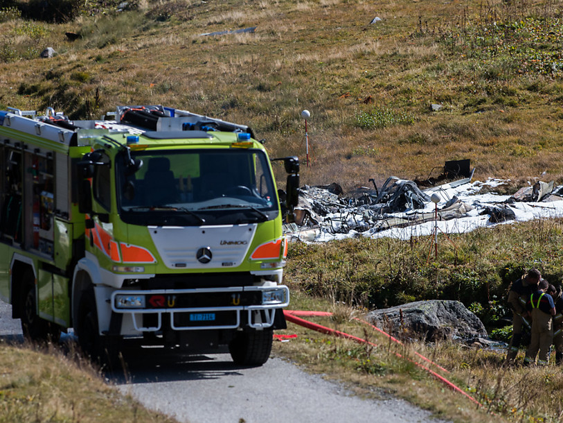 Deux corbillards sur le lieu du crash de l'hélicoptère de l'armée