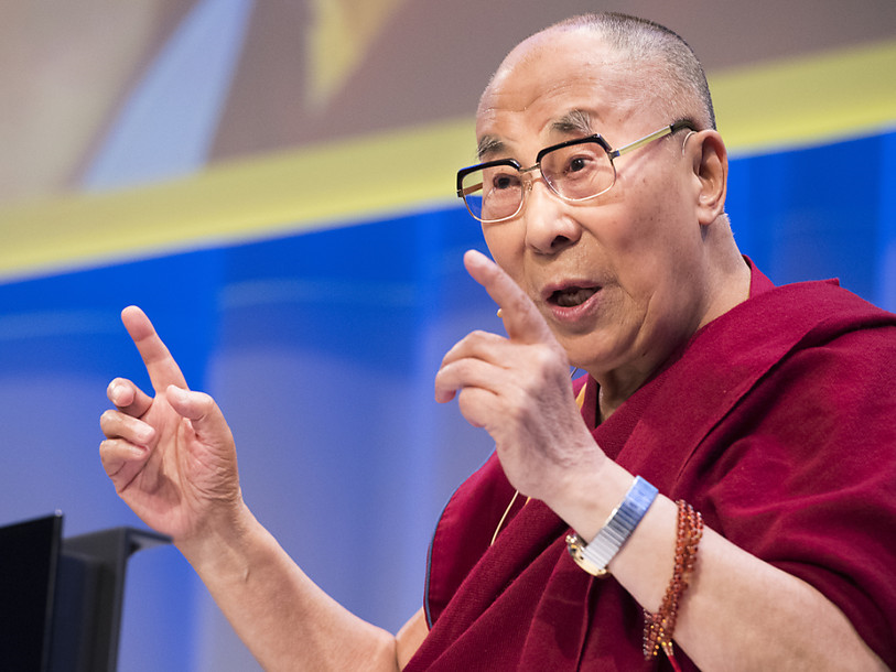 Le dalaï-lama séduit le public lors de sa conférence à Berne