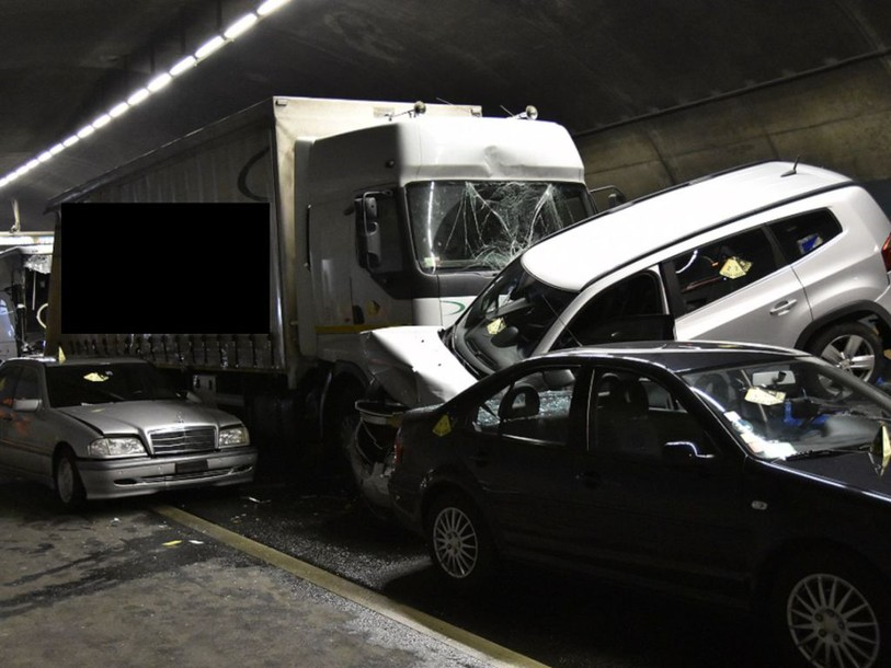 Un mort et onze blessés dans un tunnel autoroutier à Schaffhouse