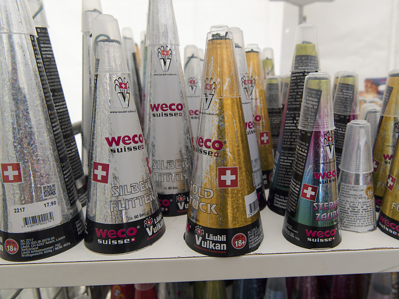 Un homme allume des feux d'artifice et décède à Stettlen BE