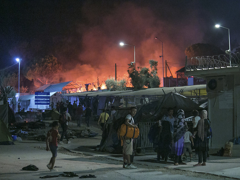 Incidents dans un camp à Lesbos après la mort de deux réfugiés