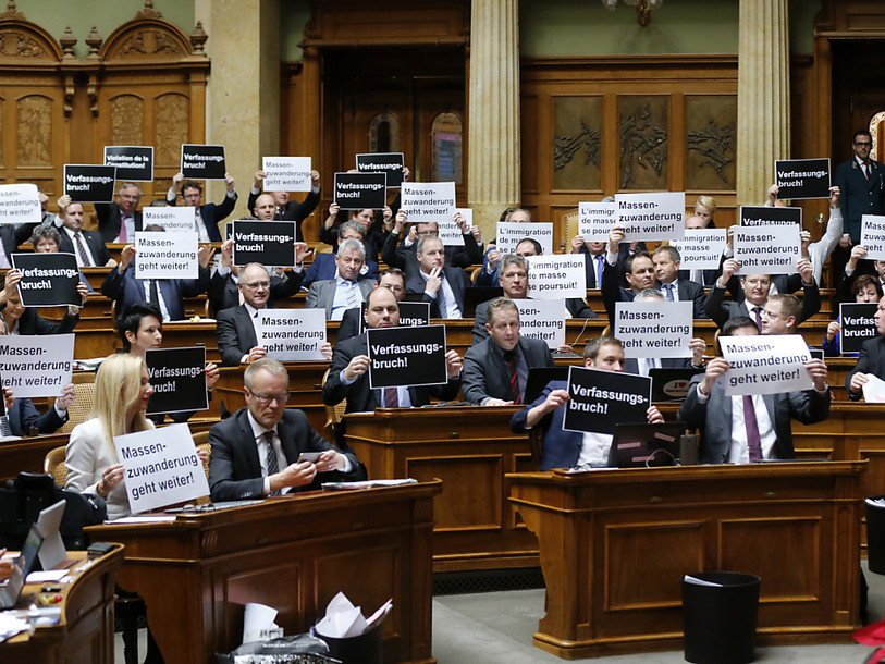 Le Parlement entérine la mise en oeuvre de l'initiative de l'UDC