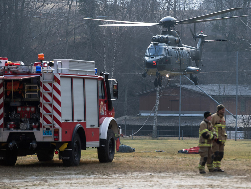 Trois Super Puma en action samedi contre les feux de forêt
