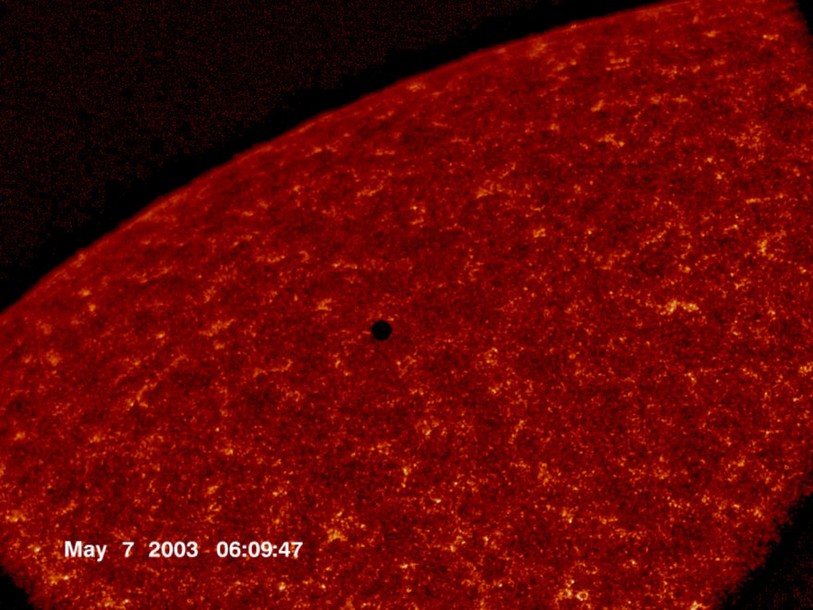 Image prise par la NASA lors du dernier transit de Mercure en 2003.