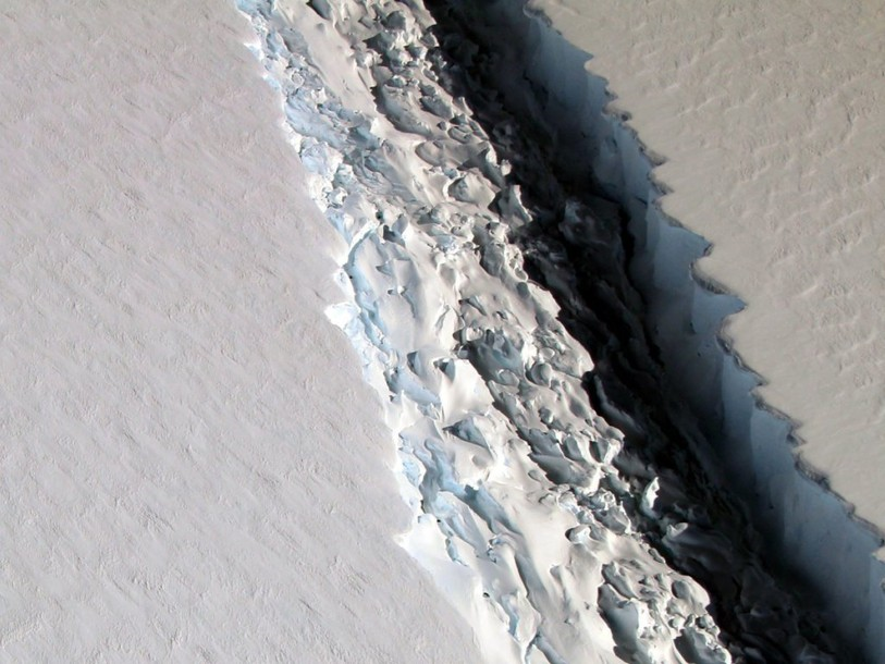 Un iceberg colossal prêt à se détacher en Antarctique
