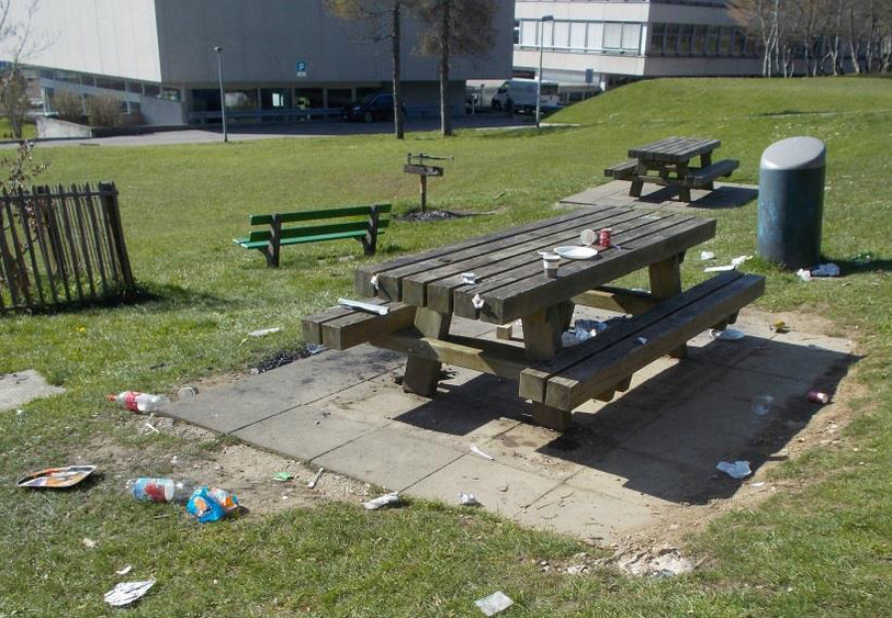 Le site de pique-nique près du Lycée Blaise Cendrars, à La Chaux-de-Fonds victime de déprédations répétées. 