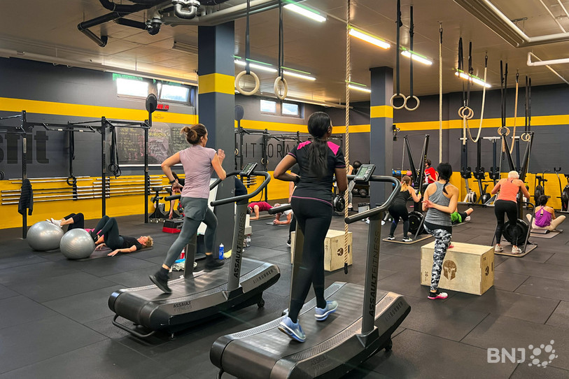 Le cours de renforcement musculaire était bien fréquenté lundi matin chez Esprit Fitness.