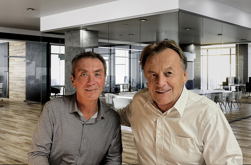 de François Billig (à droite), CEO d'Acrotec, aux côtés de Vince Visco, CEO d’Axial Medical.