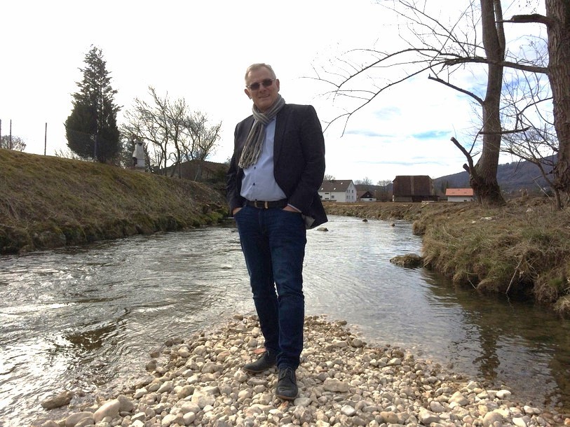 Philippe Membrez a choisi une photo qui date de la législature précédente. Il souhaite ainsi insister sur l’importance à long terme des chantiers de lutte contre les crues dont une deuxième partie à quelques millions de francs va s’ouvrir à Courroux dans le secteur de la Birse (photo : Philippe Membrez).