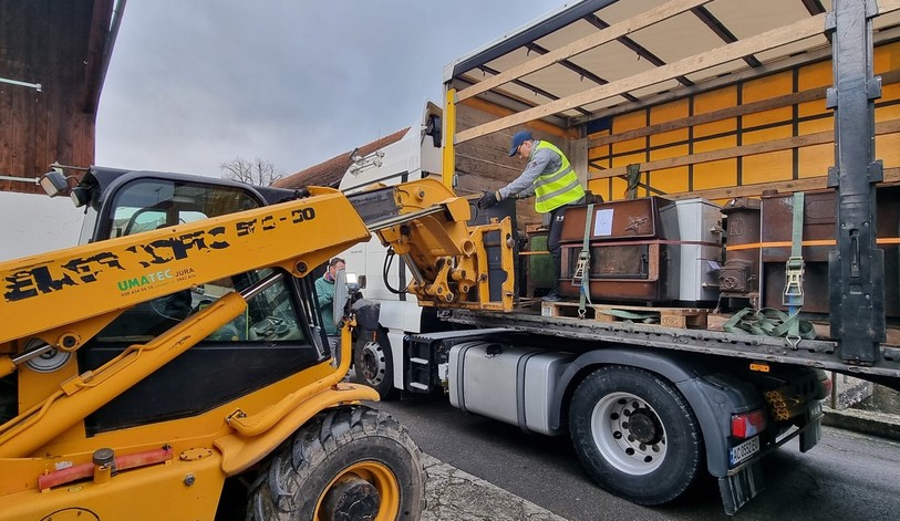 Le chargement a été effectué jeudi à Alle. (Photo: Vincent Thüler)