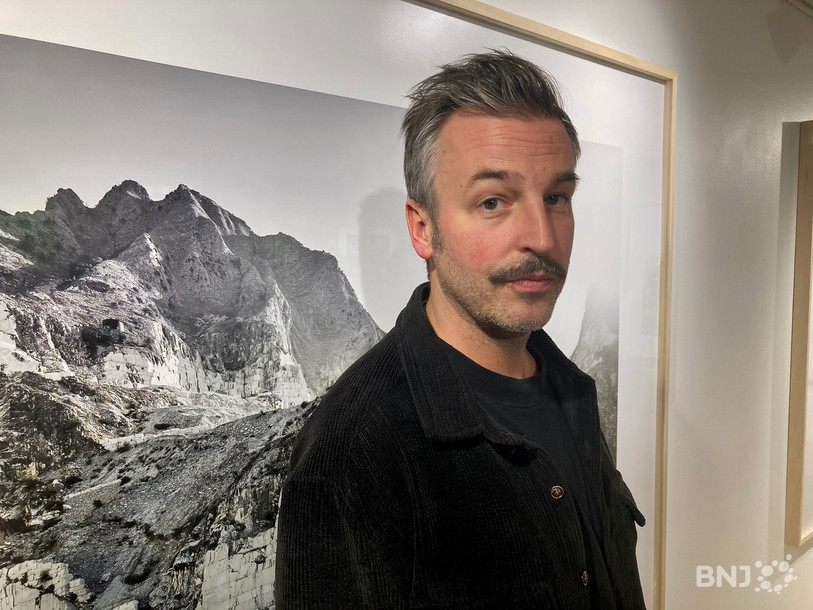 Le photographe Kostas Maros expose ses clichés des carrières de Carrare à Delémont.