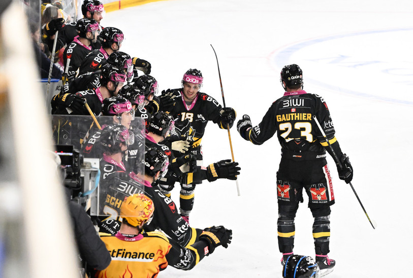 Le HC Ajoie de Bastien Pouilly patine sur un rythme de play-off depuis un mois (photo : Georges Henz).