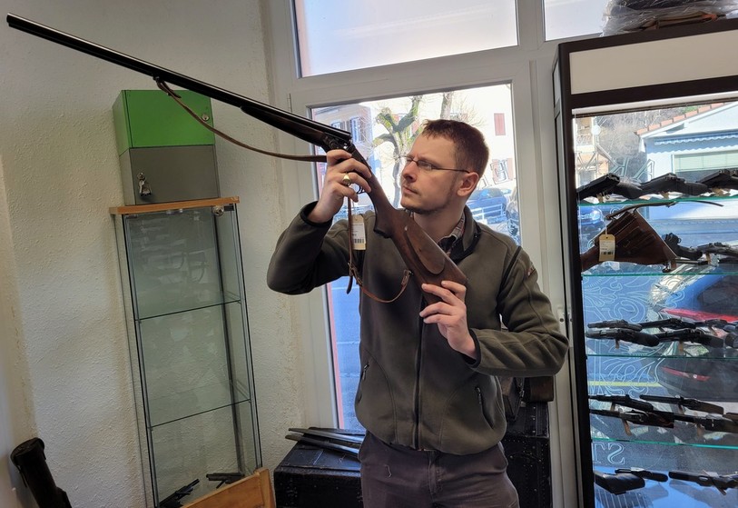 Charles-Edouard Stucki a récemment ouvert son armurerie à Moutier.