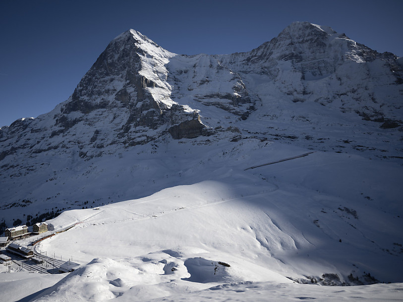 Invité par l'Université populaire jurassienne, le professeur Emmanuel Reynard a détaillé l'évolution de l'état des glaciers en Suisse. (Photo : KEYSTONE / Anthony Anex).