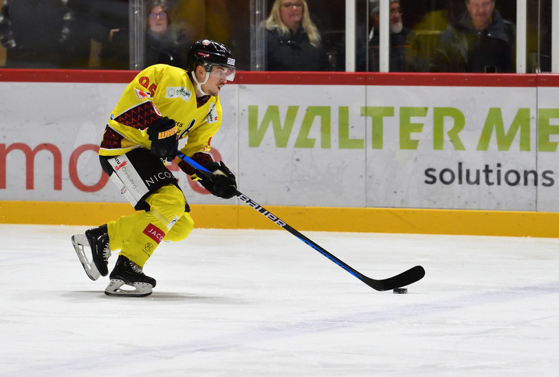 Arnaud Schnegg a marqué deux nouveaux buts pour le HC Franches-Montagnes... mais en vain (photo : archives Georges Henz).