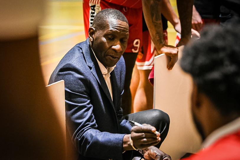 L'entraîneur du BCB Etienne Faye tourne le regard vers le match de vendredi prochain (photo: archives, Stéphane Bée).