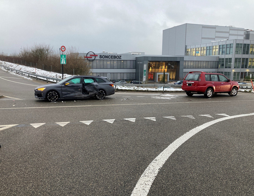Deux véhicules ont été impliqués dans un accident à Boncourt. (Photo: Police cantonale jurassienne)