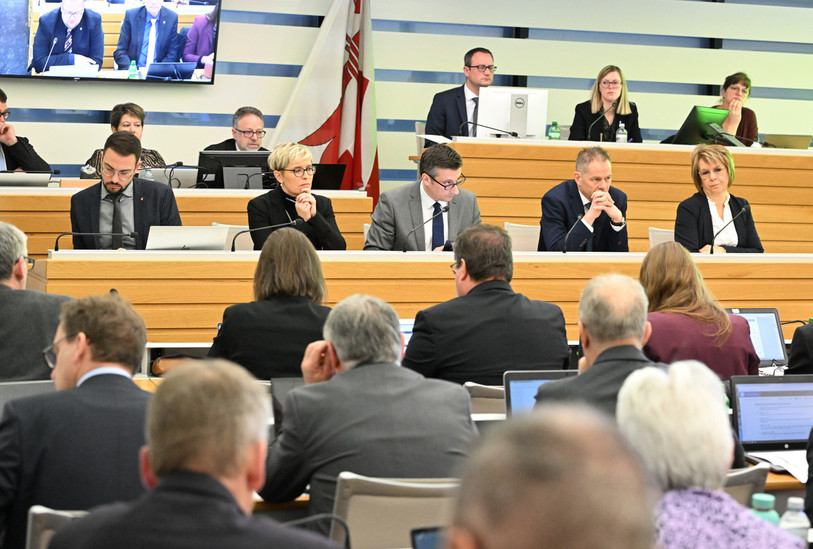 Le Gouvernement jurassien est parvenu à faire passer son programme d'économies, certes retouché, mais avalisé par les députés. (Photo archives : Georges Henz).