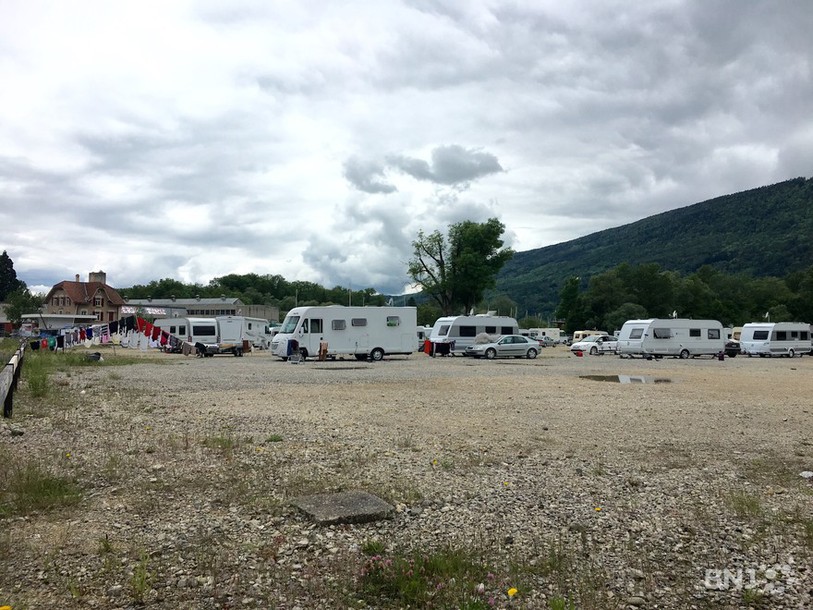 Une cinquantaine de caravanes de gens du voyage français s'étaient installées sur le site de l'Expoparc, qui doit prochainement être utilisé dans le cadre des championnats d'Europe de Beach-Volley