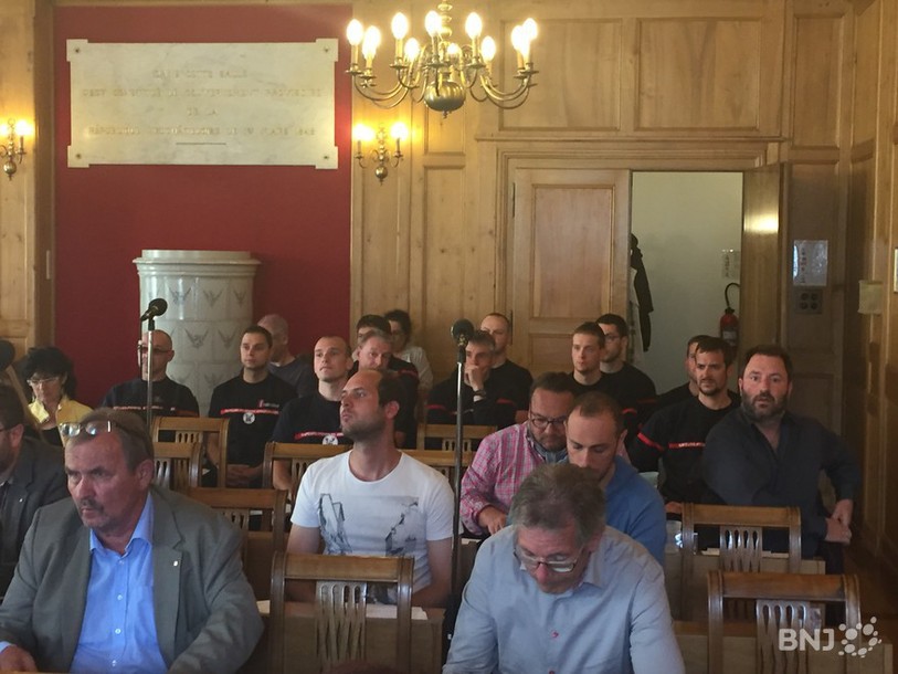 La délégation du SIS a pris place dans la salle du Conseil général en début de séance.