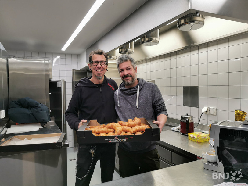 Sandro Frattiani (à gauche, pour l’InfoQuartier Mâche) et Marc Schütz (à droite, pour l’InfoQuartier Boujean) sont animateurs socioculturels pour le Département génération et quartier de la Ville de Bienne.