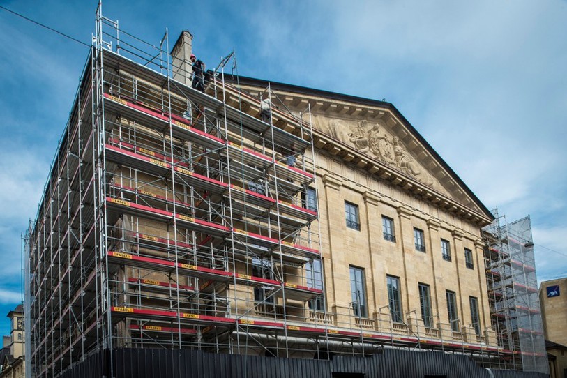 L'Hôtel de Ville de Neuchâtel, en pleine rénovations a dévoilé au public deux de ses façades remise à neuf.