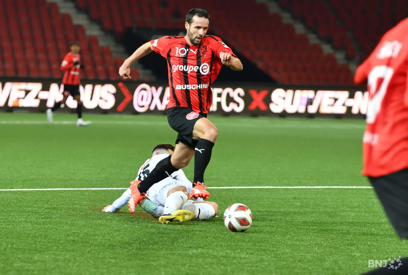 Les Neuchâtelois ont résisté jusqu'au bout contre le FC Aarau en finissant le match à dix après le deuxième carton jaune de Mathieu Gonçalves à la 85e minute 