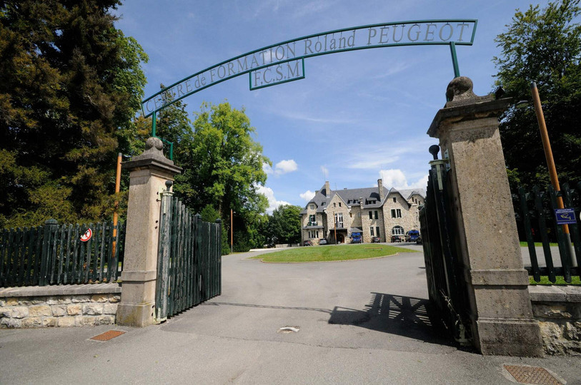 Le centre de formation du FCSM, situé autour d'un ancien château de la famille Peugeot, va déménager dans le Territoire de Belfort. (Photo : fcsochaux.fr)