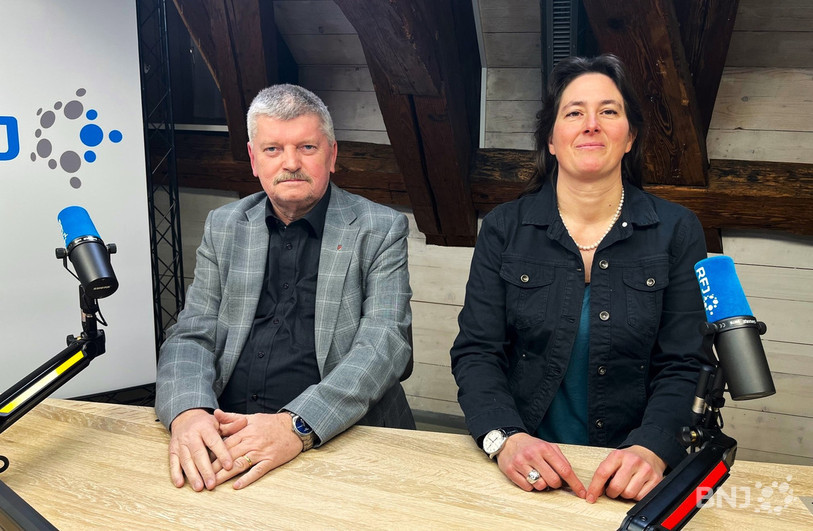 Rémy Meury (CS-POP) et Irène Donze (PLR): une envie commune de trouver des solutions pour assainir les finances cantonales, mais des divergences sur la manière de procéder.
