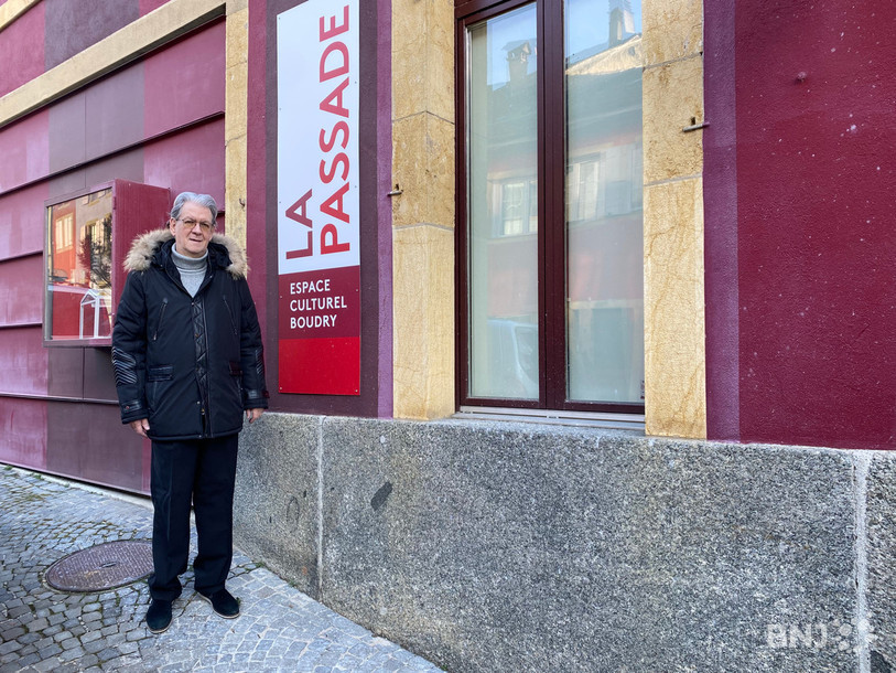 Raymond Aeby devant l'espace culturel la Passade à Boudry. (Photo: archives)