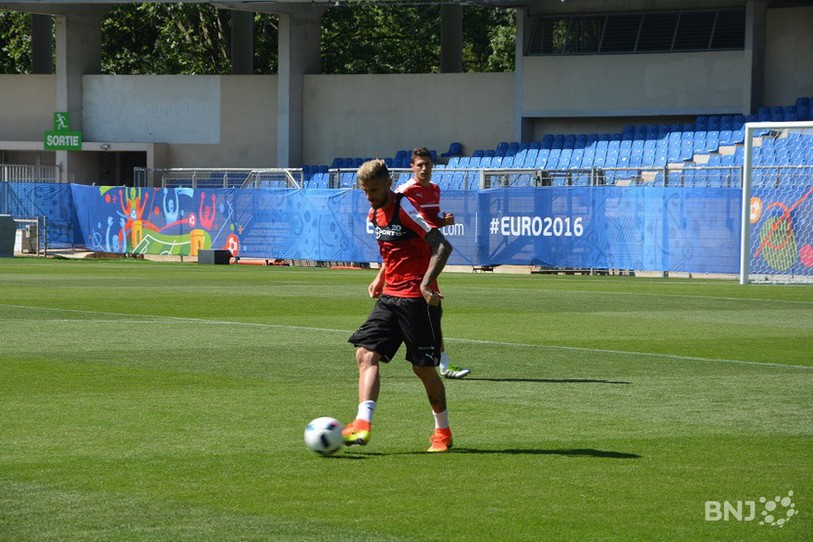 Valon Behrami devrait tenir sa place contre l'Albanie.