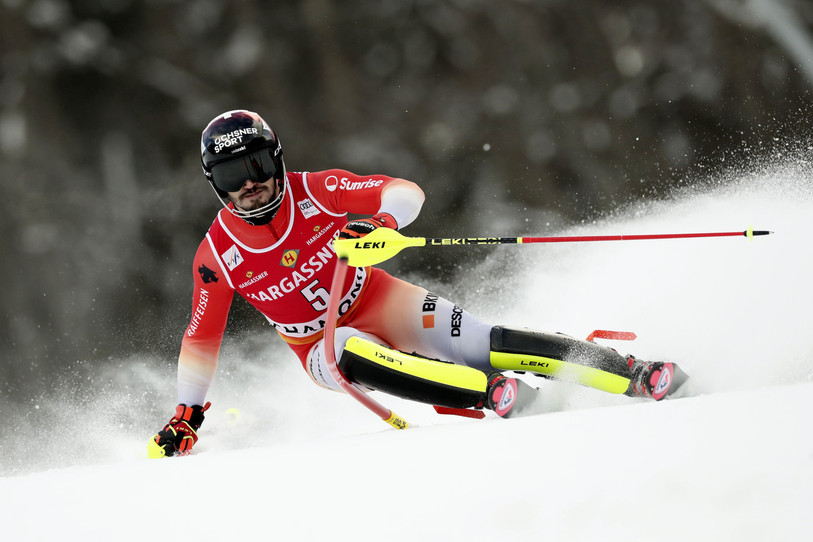 Le Valaisan Loïc Meillard, skieur polyvalent par excellence, sera très attendu à Courchevel (photo : EPA/Guillaume Horcajuelo).