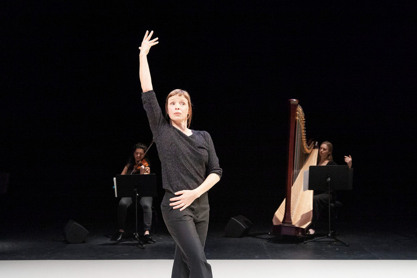 « Giselle », cette comédique loufoque qui mélange danse et théâtre est à découvrir le 5 mars à Nebia, à Bienne. (Photo : Dorothée Thébert Filiger. )