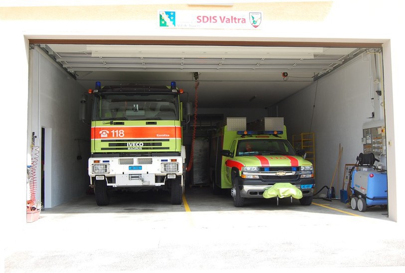 Les véhicules prêts à partir.