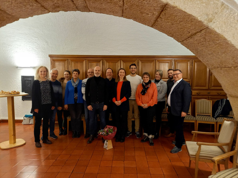 Le Conseil municipal et le bureau du Conseil de ville ont accueilli la nouvelle conseillère aux Etats Mathilde Crevoisier Crelier. Photo: Municipalité de Porrentruy