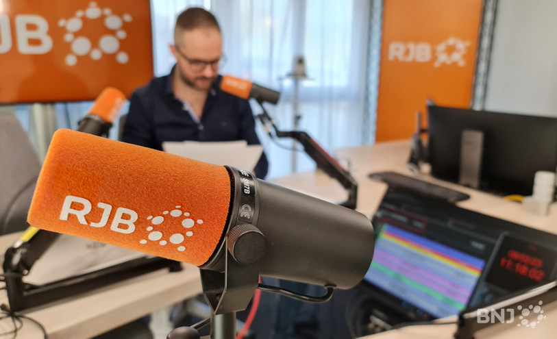 Les groupes BNJ et Gassmann unissent leurs forces pour créer un nouveau programme radiophonique commun sous le nom de RJB.