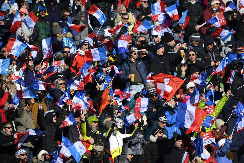 Les drapeaux français flottent en nombre à Courchevel et Méribel (photo : Keystone/Jean-Christophe Bott).