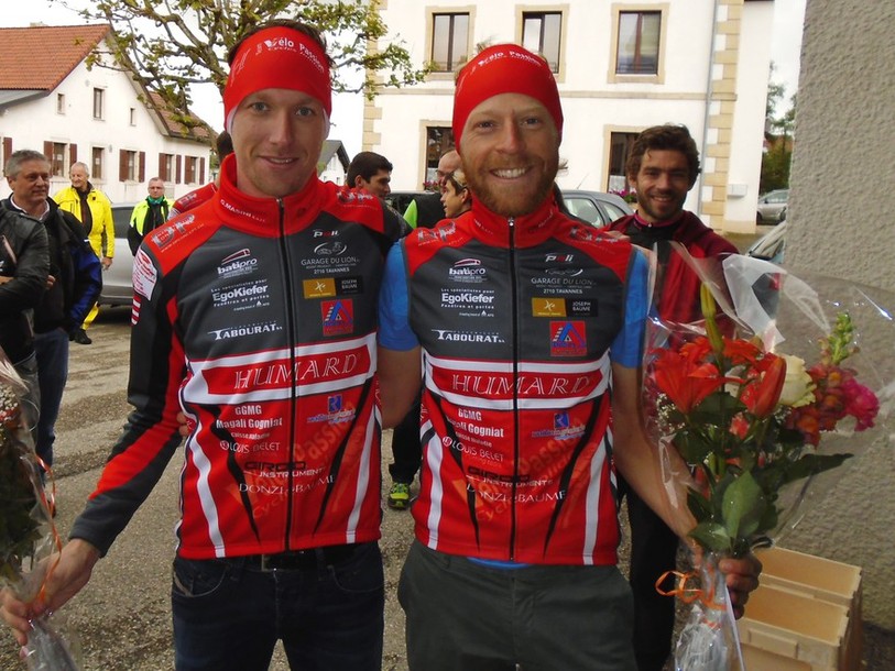 Marc Dubois (à gauche) et Yves Mercier fêtent un succès commun (photo : velo-club-edelweiss.ch)