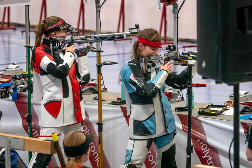 Katia Chenikova, à droite, était toute proche de remporter l'or. (Photo: société de tir de Montmollin).