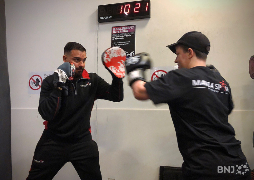 Alan et Jenifer pendant leur entraînement de boxe.
