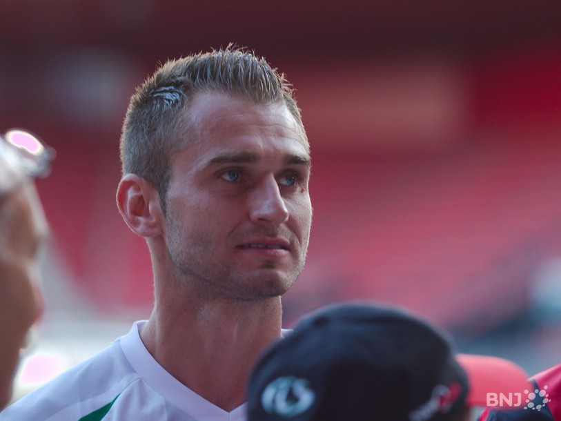 Mustafa Semjenovic : un pilier essentiel de la défense rouge et noir.