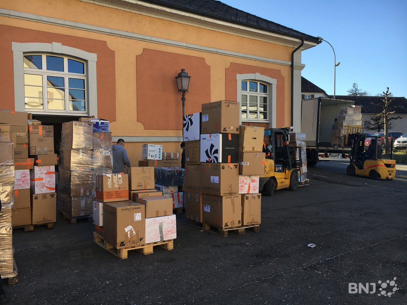 Les camions ont été chargés jeudi matin.