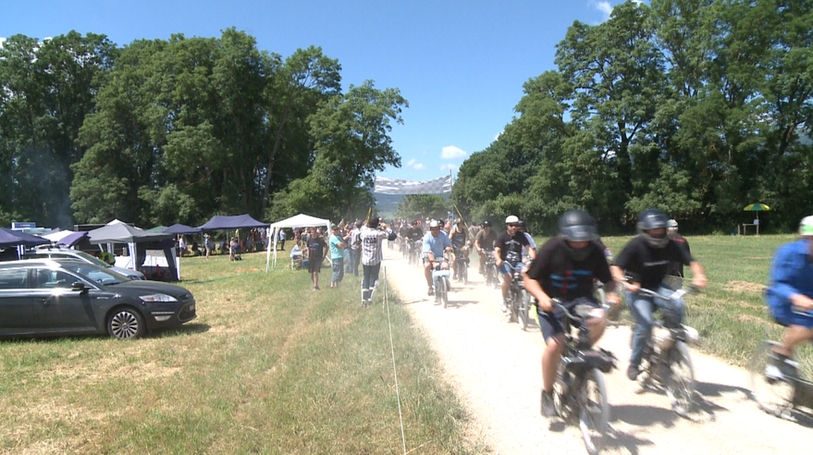 Les amateurs de Solex ont pris le départ de la 11e édition de la course sur le Plateau de Diesse