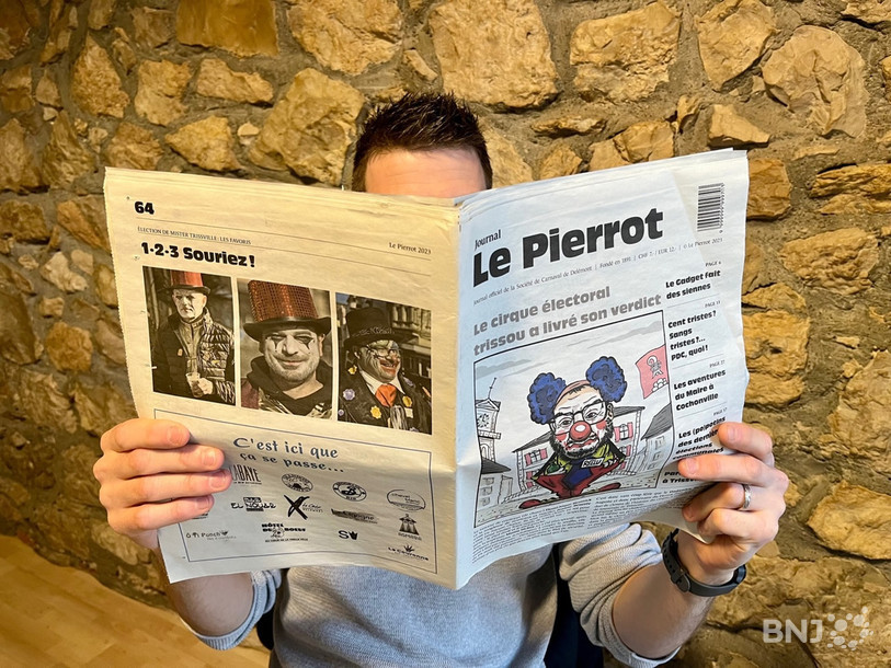 La population se délecte grâce aux anecdotes proposées dans les journaux de carnaval de la région.
