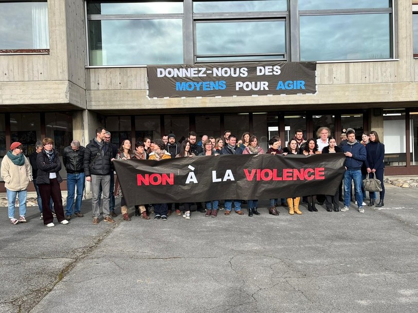 Les enseignants du Collège Stockmar ont débrayé lors d'une récréation en février. (Photo : archives)