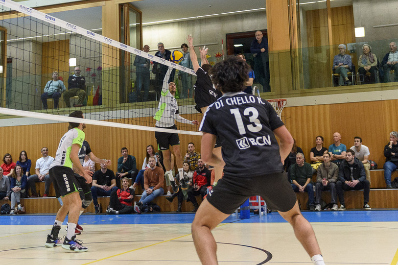 Colombier Volley à l'action aux Mûriers. (photo : arch Bertrand Pfaff)