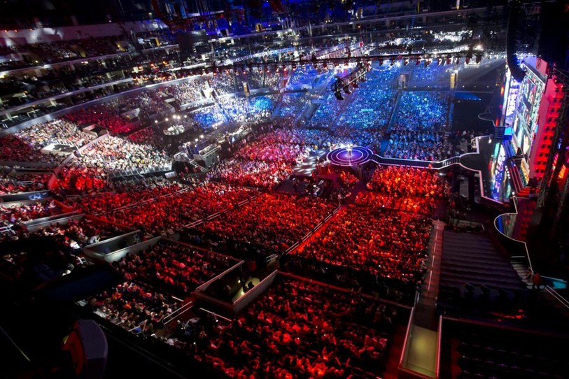 Les compétitions de jeux vidéo ont franchi un palier ces dernières années, comme cette finale de League of Legends à Los Angeles en 2013